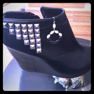 Torrid black pumps size 7 and half